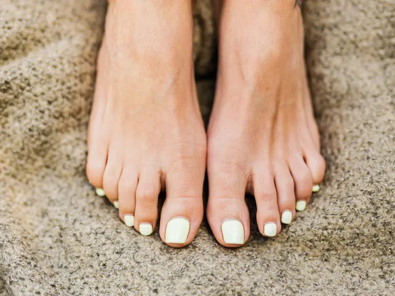  PEDICURA
Pedicura básica: Para tener unos pies cuidados libres de durezas y uñas cuidadas.con o sin esmaltado
Pedicura Semipermanente: Pedicura básica esmaltado con lámpara led
