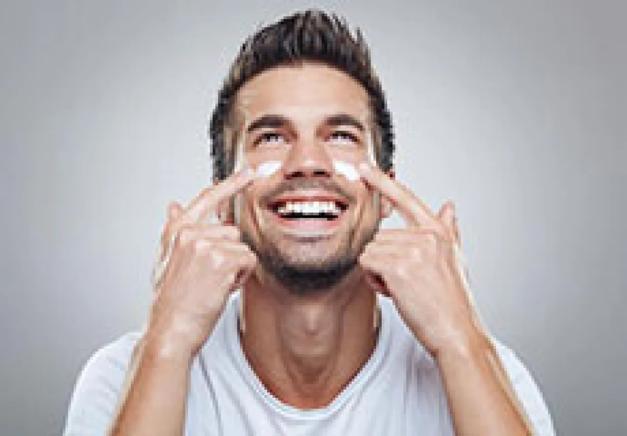En el post de hoy vamos a hablar de la higiene facial para hombres. Todos estamos acostumbrados a relacionar la higiene facial con las mujeres, pero en los últimos años, los hombres también se han subido al carro del cuidado (más vale tarde que nunca).