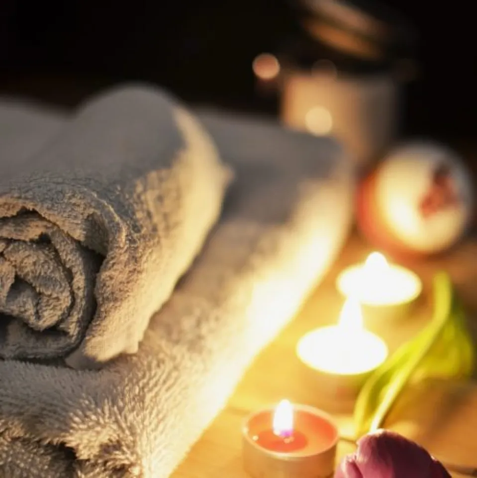 Hoy en día todos hemos oído hablar del ayurveda tanto en alimentación como a nivel de estética, ¿pero sabemos realmente en qué consiste está técnica?